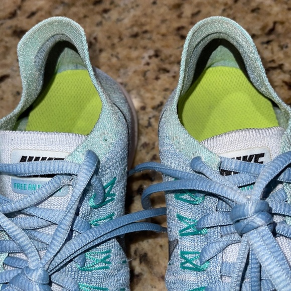Nike Free RN Flyknit - Picture 2 of 9
